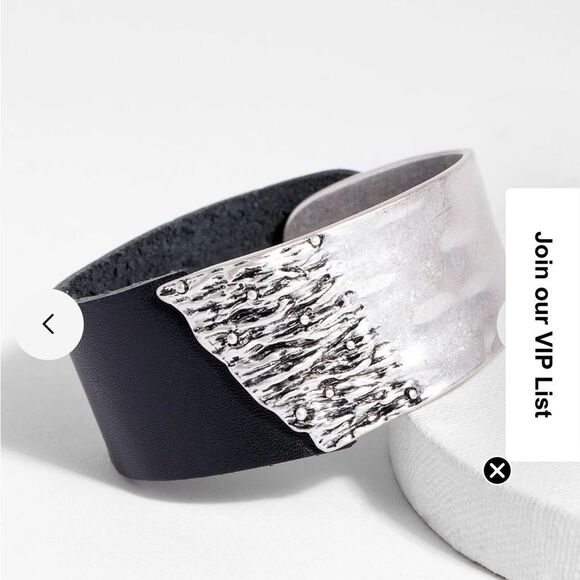 Saachi Style Wild Ways Leather Statement Bracelet NWT Retail 58.00 - Picture 2 of 4